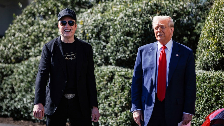 Elon Musk and President Donald Trump on the White House lawn